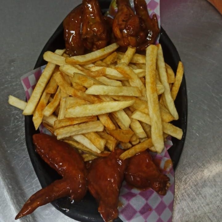 Mega Combo Alitas x4 y Costillas x4 + Papas