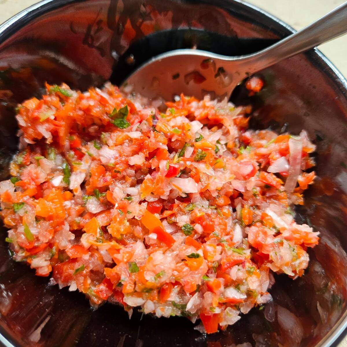 Nosso molho de pimenta artesanal,preparado com temperos especiais e aquele toque picante que faz toda a diferença.
Sabor marcante, na medida certa para deixa seu pastel ainda mais irresistível.