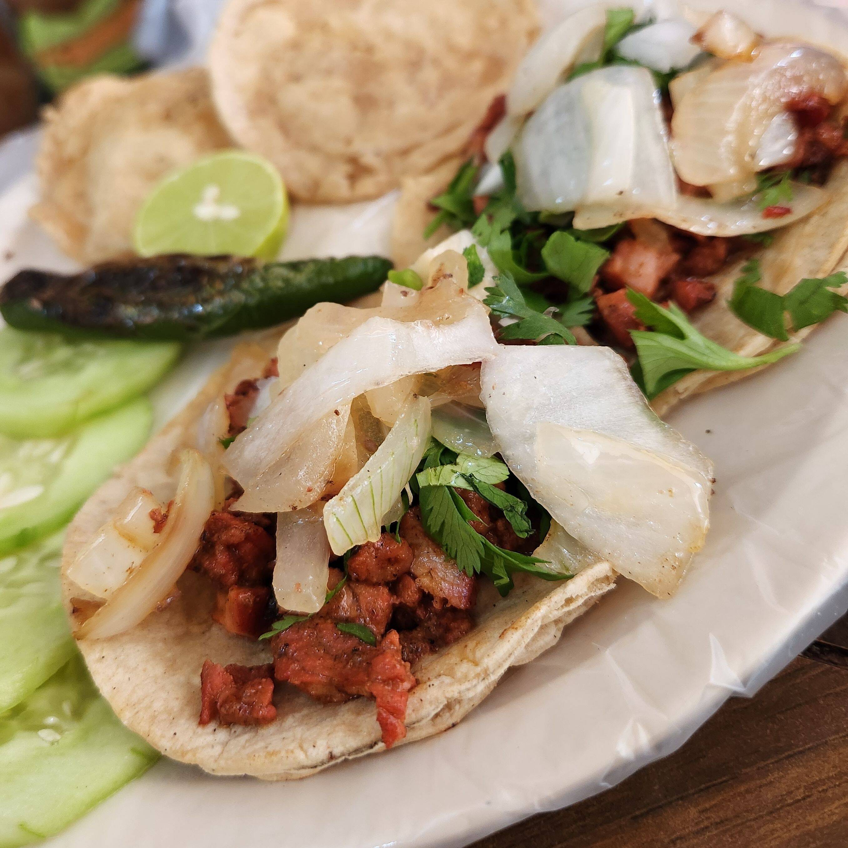 Combo Torta Adobada + 2 Tacos Elige Tu Favorito