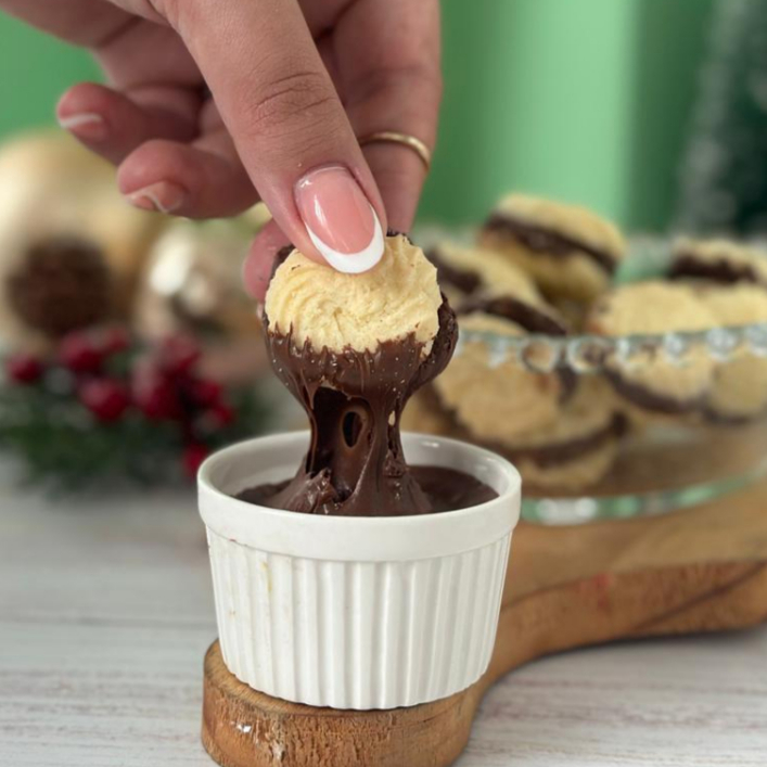 Biscoito de nata recheado com creme de avelã