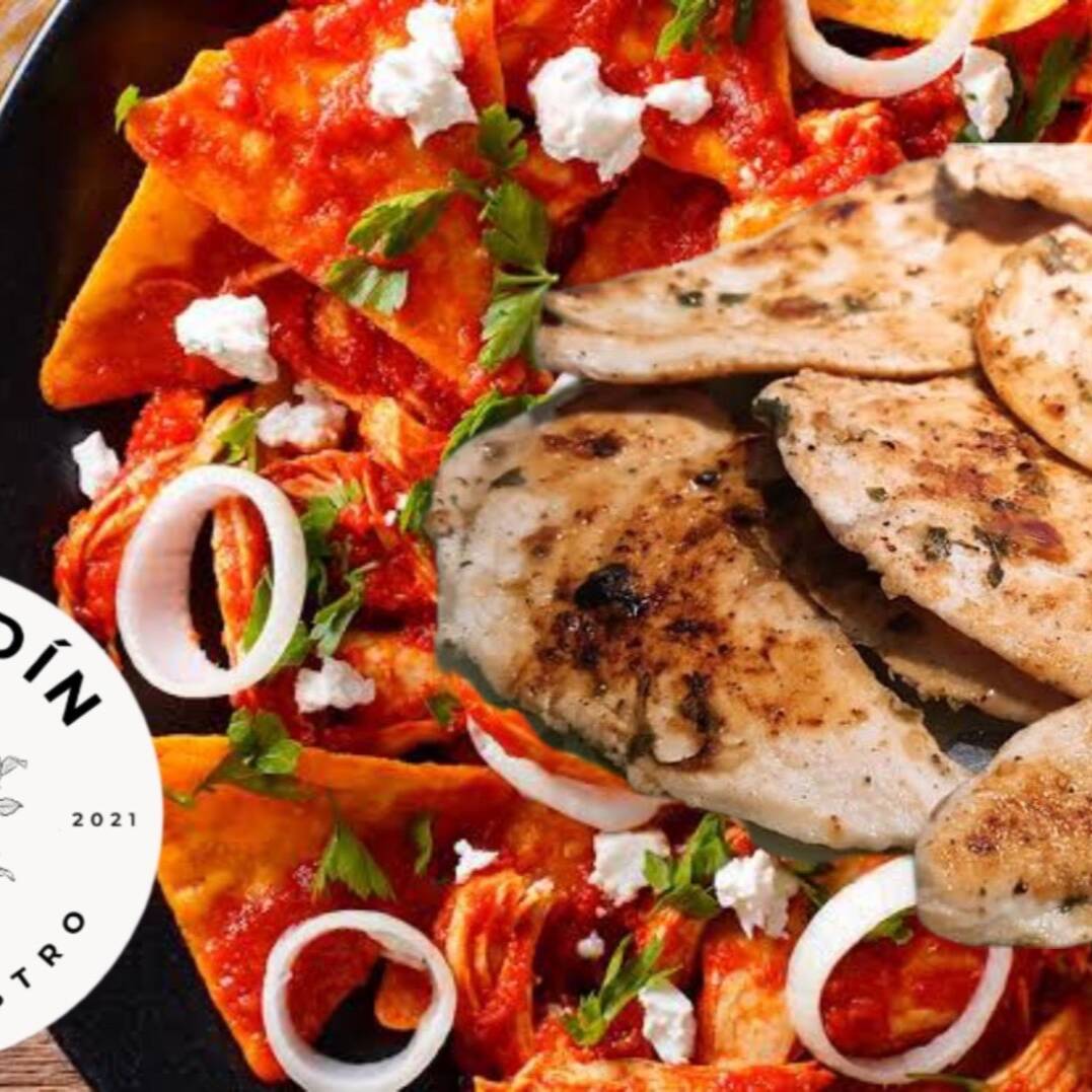 Chilaquiles Rojos Con Pollo