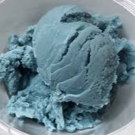 Sorvete sabor Blue ice doce suave que lembra tutti-fruitt, fabricado a base de leite integral.