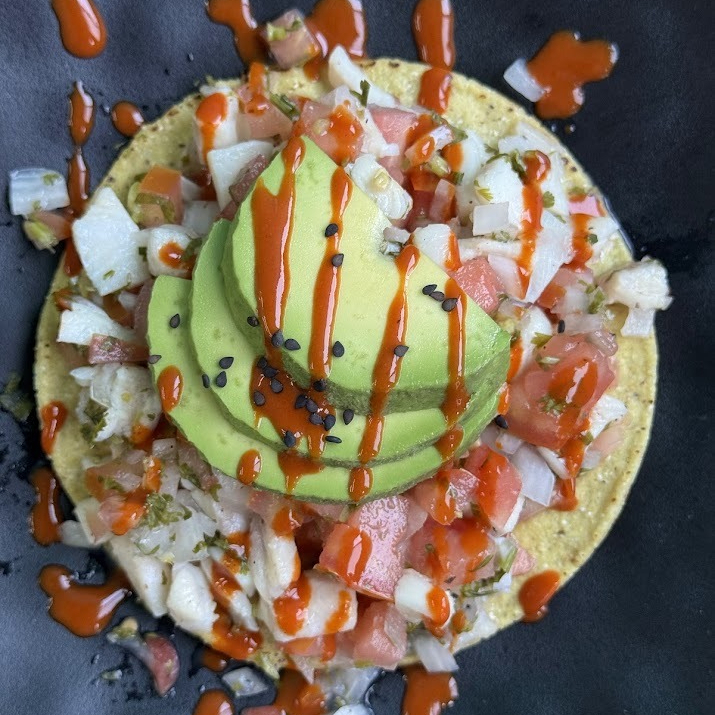 Dos Tostadas de Ceviche y Coca Cola