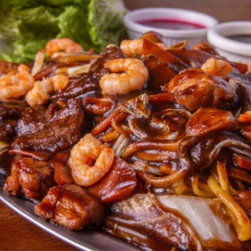 - (Sem Camarão) macarrão frito, carne, frango, acelga e cenoura