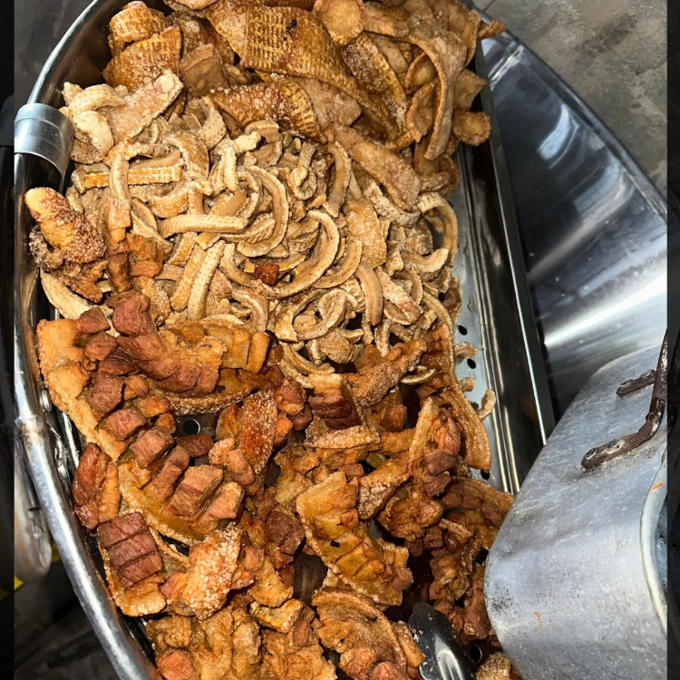 Chicharrones con carne