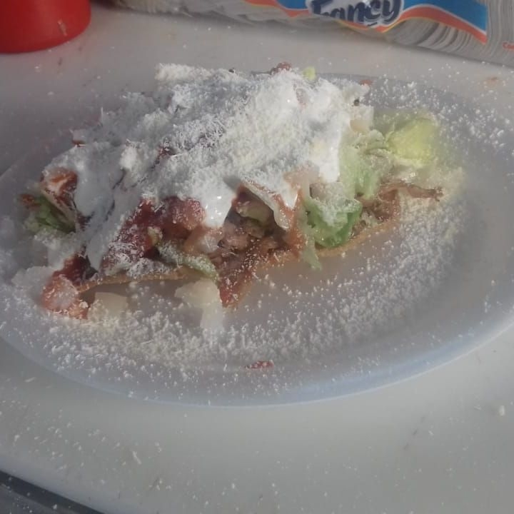 Tostada Mixta (Cuerito y Carne de Res)