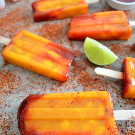 Paleta de mango con chamoy
