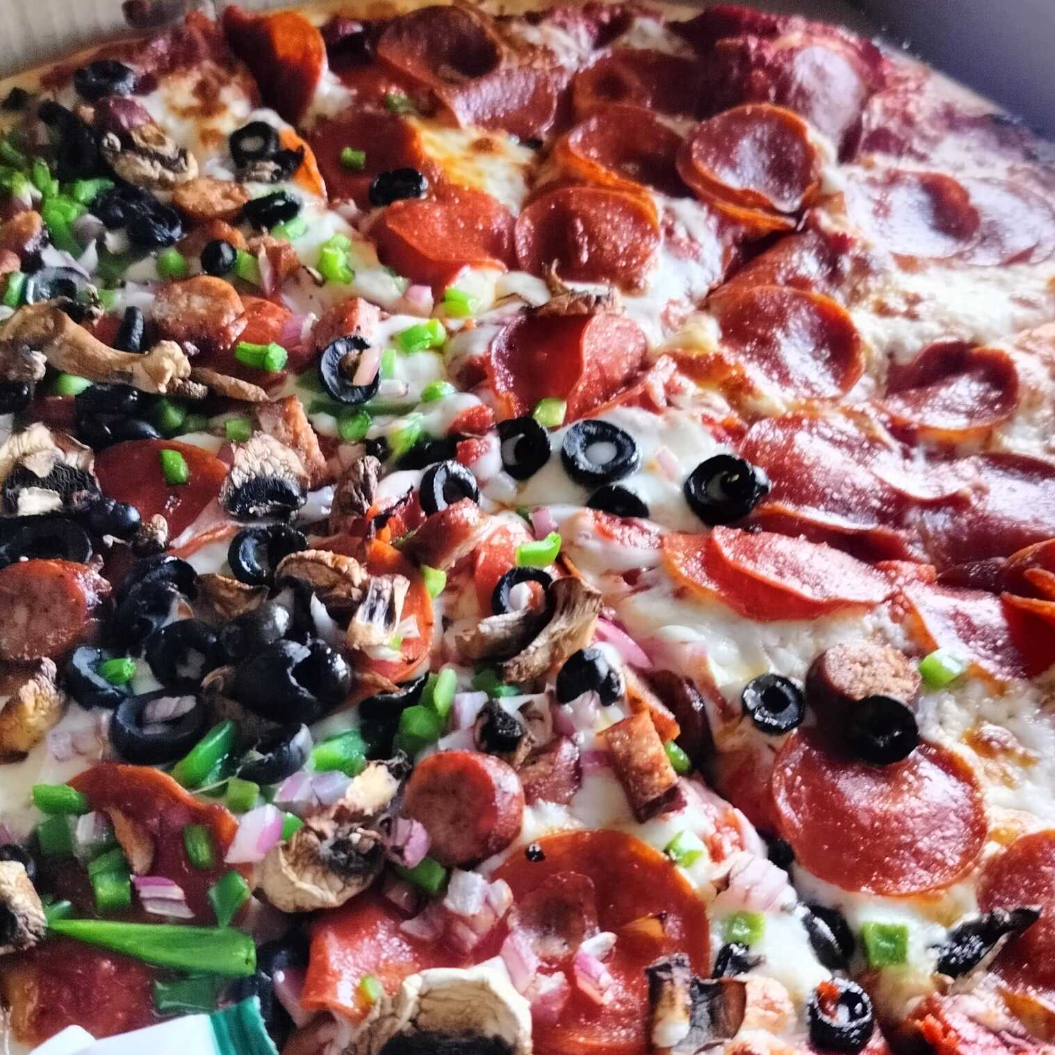 Pizza Pepperoni Mitad Suprema Mediana