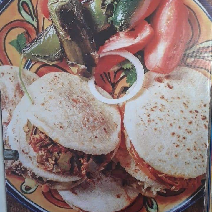 Combo- 5 Gorditas + agua fresca