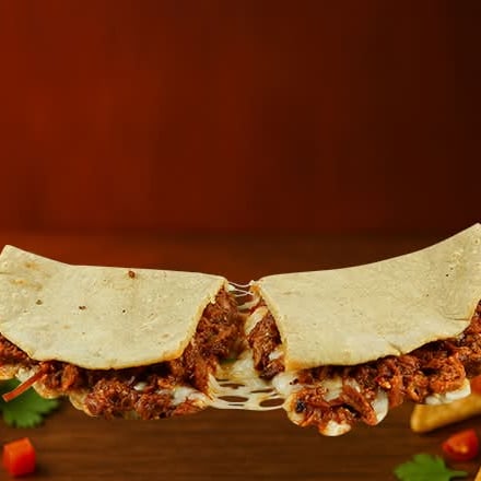 Quesadilla Jumbo con Guisado