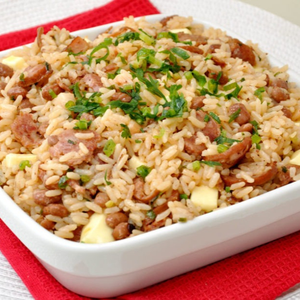 Arroz, feijão de corda, calabresa, bacon, carne seca e queijo coalho