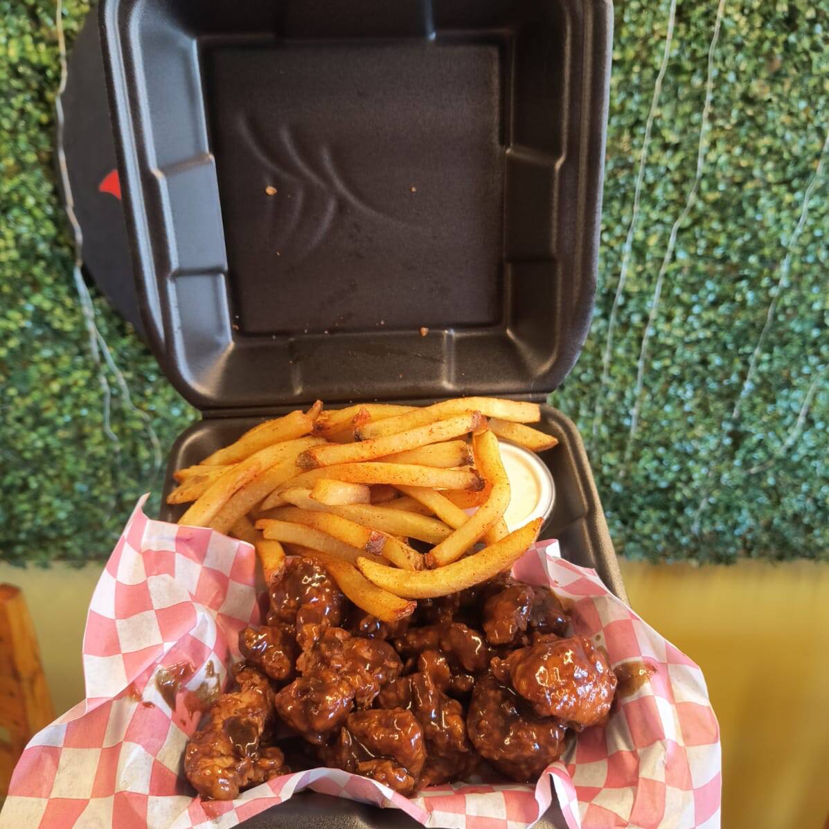 Boneless 23 PZ de Pollo BBQ