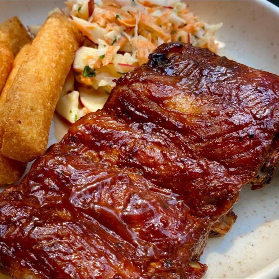 Costilla Frita 350g + Acompañamiento + Bebida