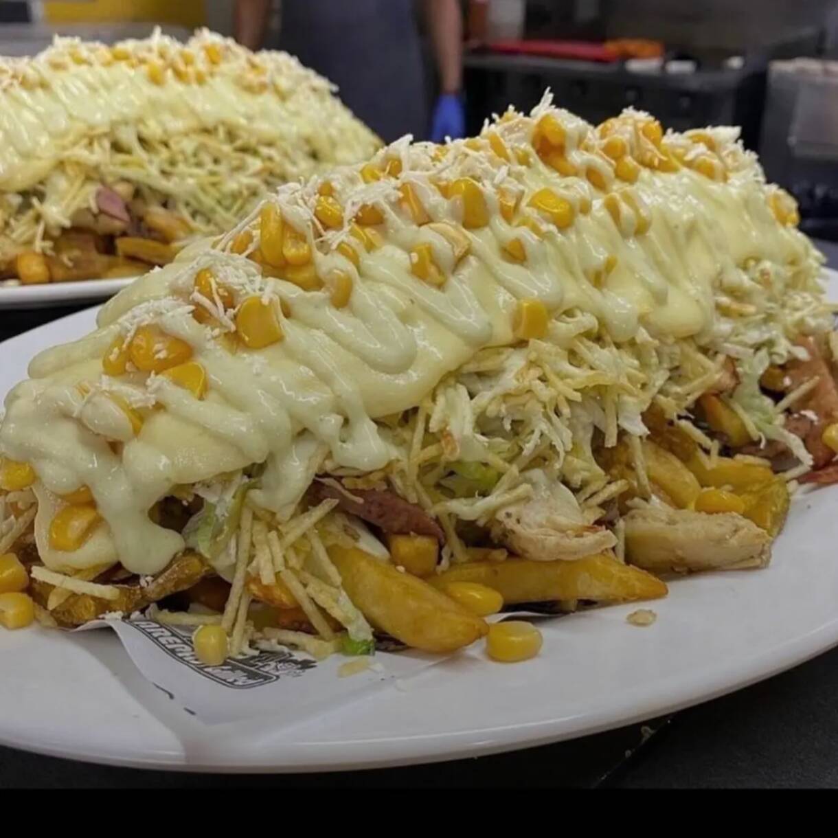 Salchipapa Gratinada Especial