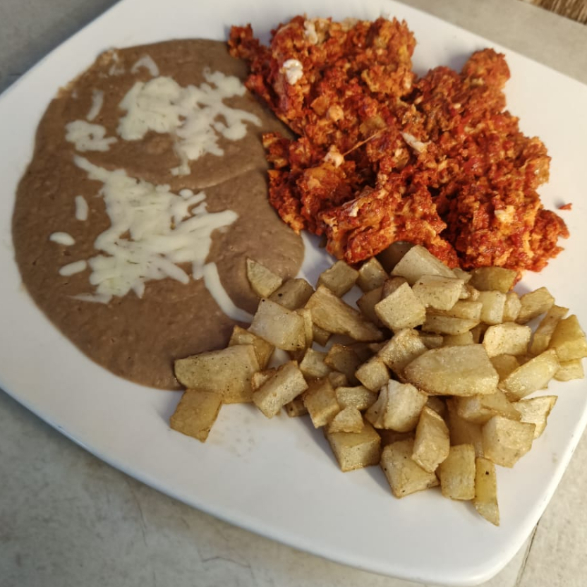 Huevos con Chorizo/ con Cafe