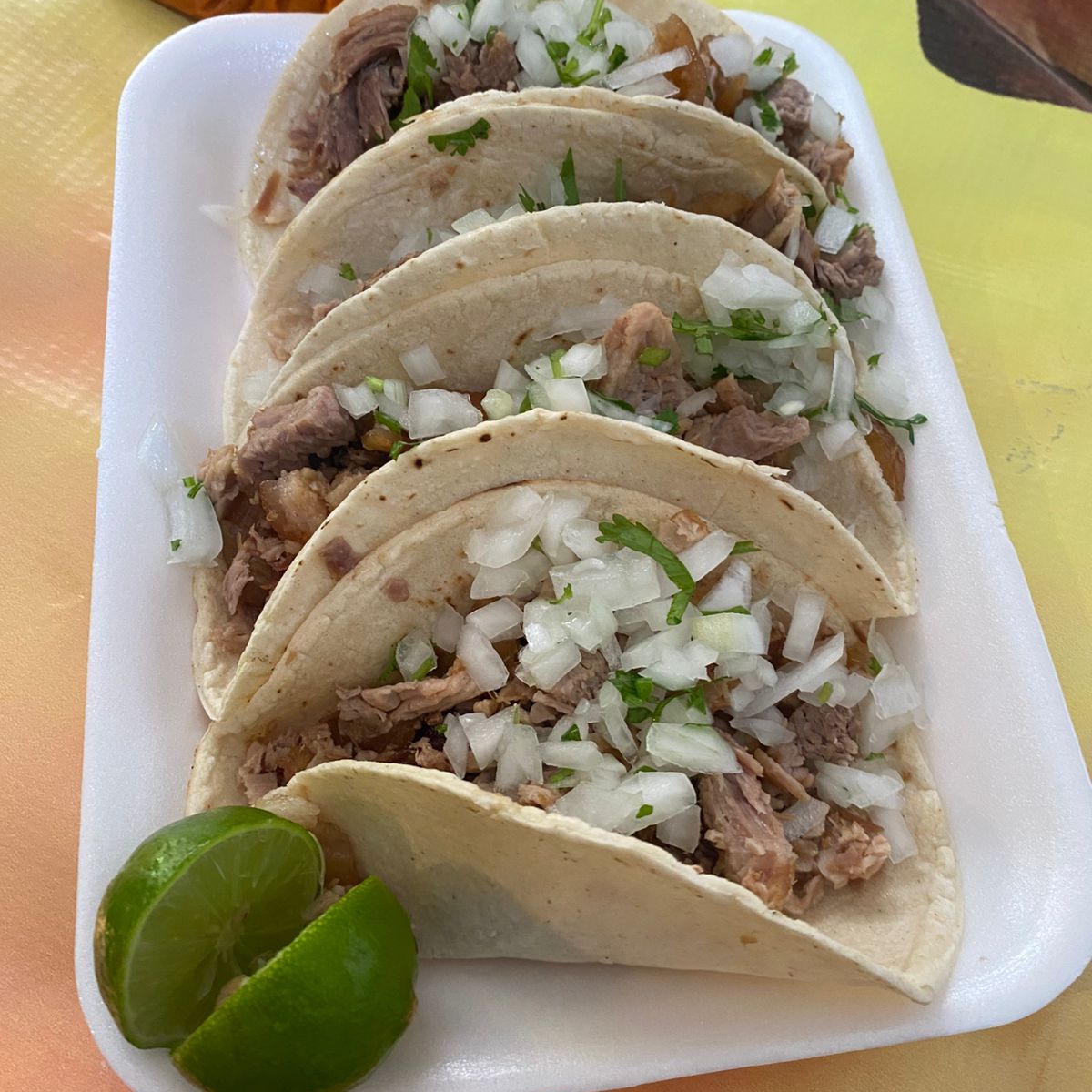 1 Orden 4 Tacos de Carnitas Surtida