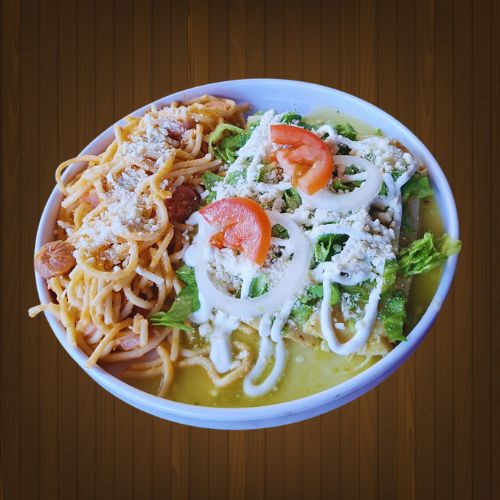 Enchiladas Verdes Con pollo Acompañadas Espaguetti