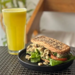 Sandwich De Pollo Teriyaki + Jugo