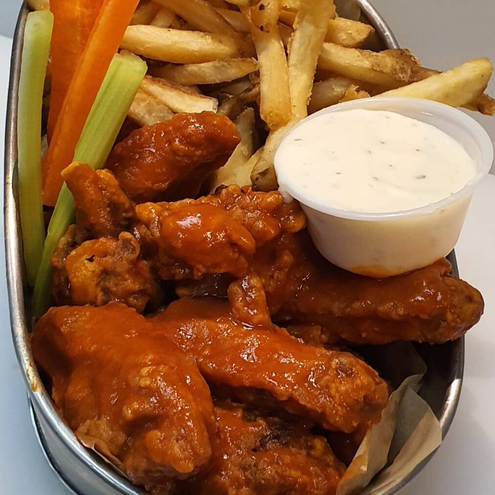 Alitas con Papas