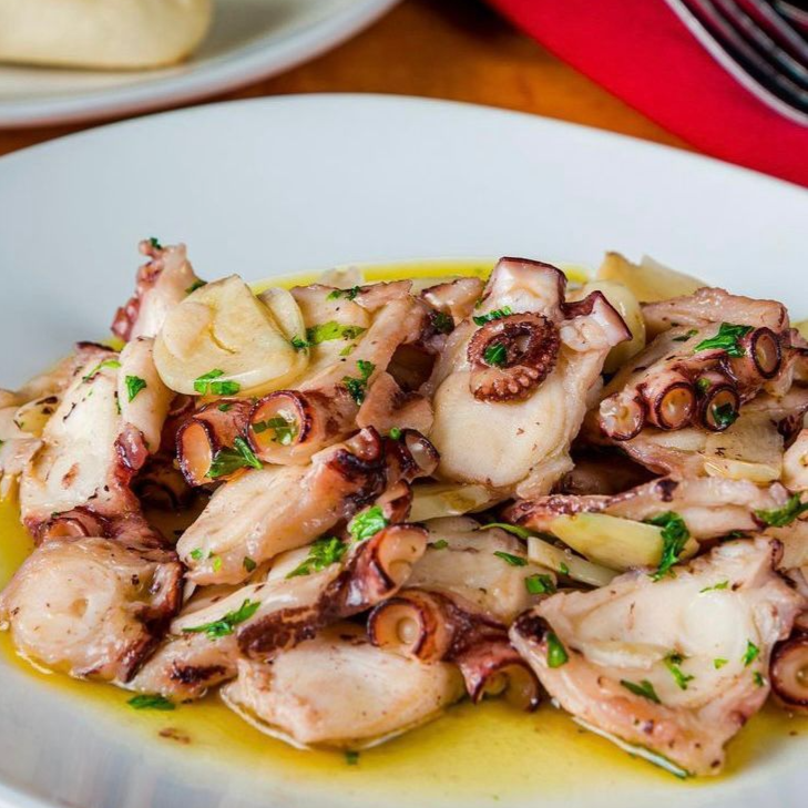 Pulpo al Ajillo