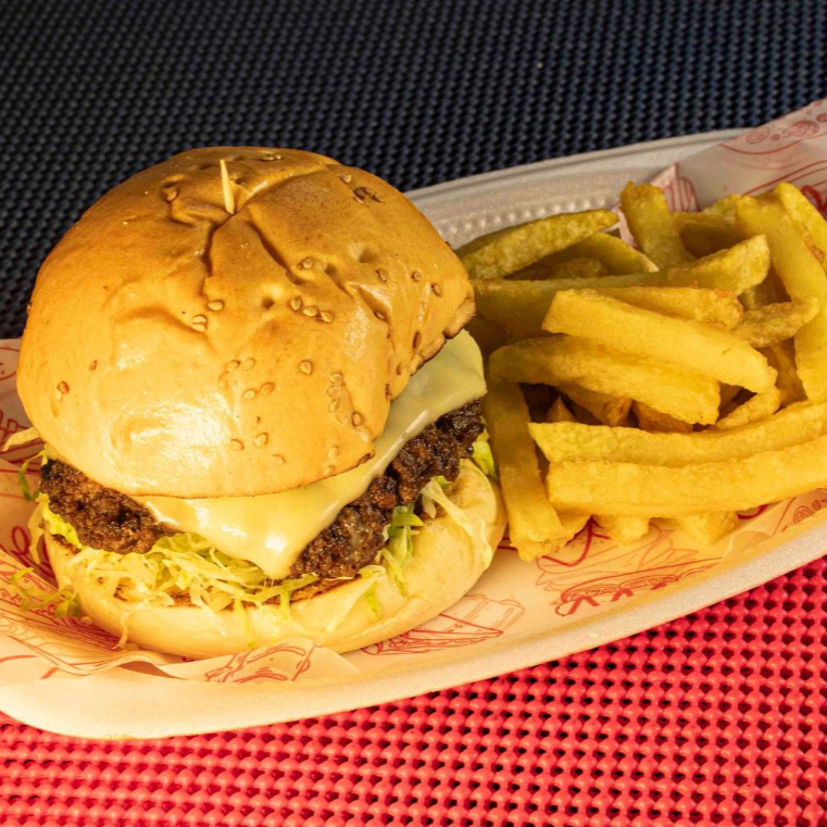 Single Cheeseburger + Papas Fritas