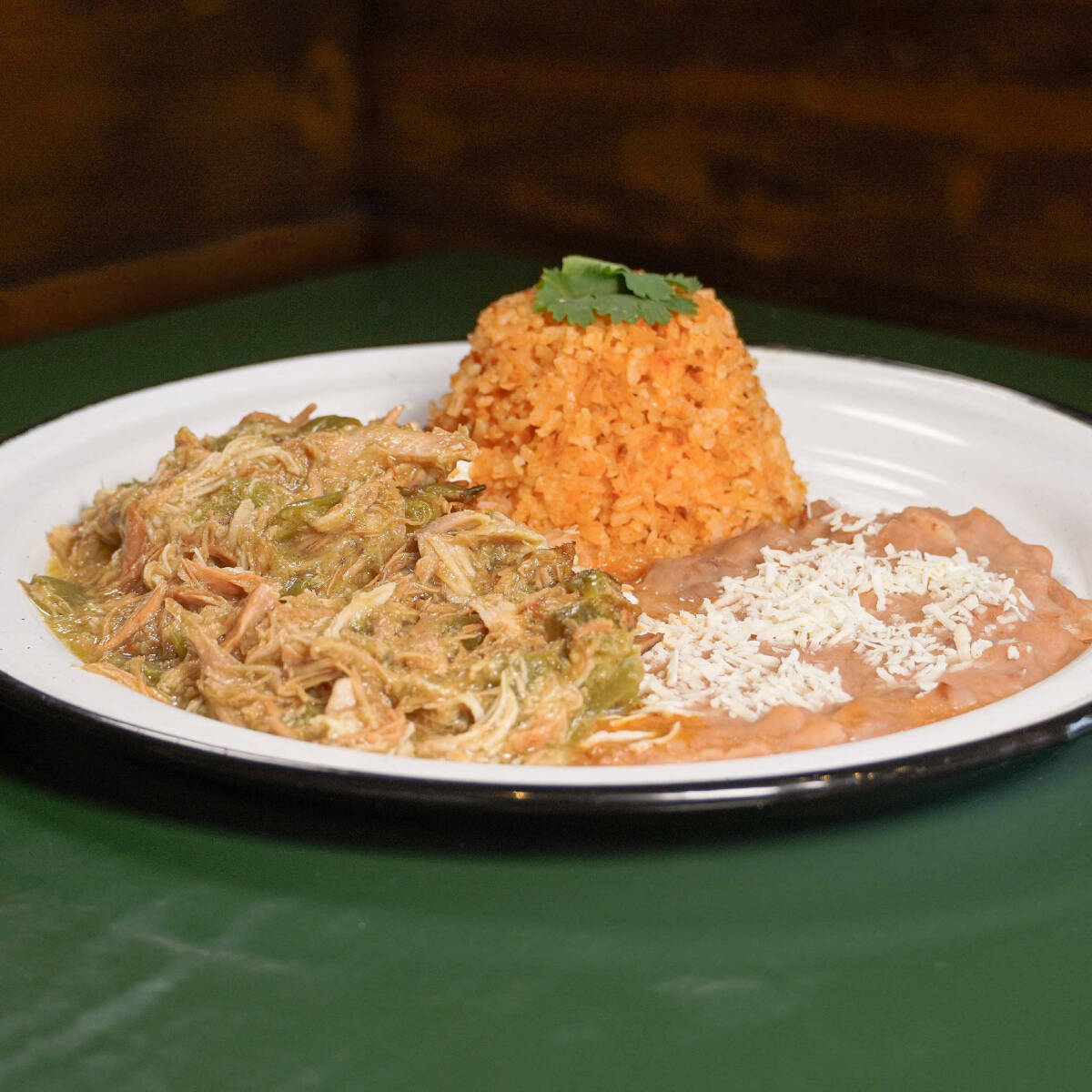 Pollo en Salsa Verde con Nopales