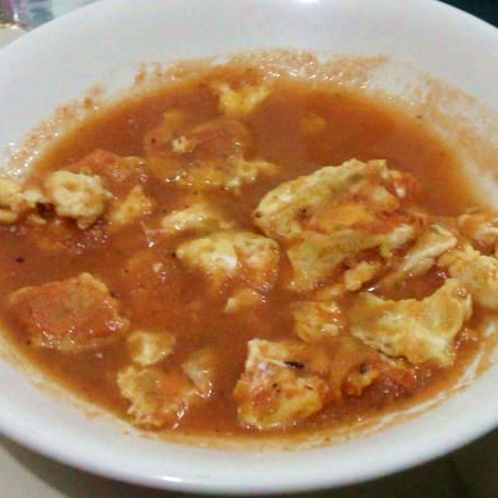 quesadilla frita de huevo en salsa