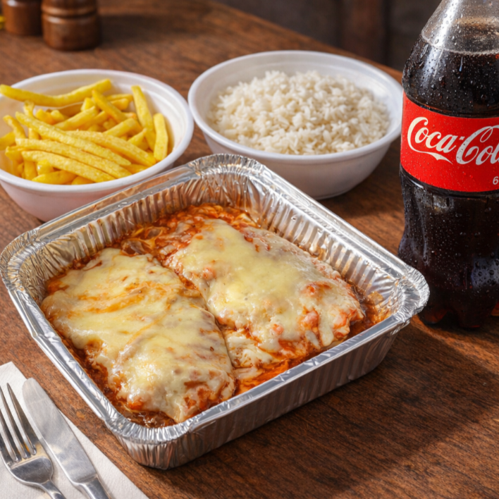 Nesse combo você leva 2x - Frango à parmegiana (Franguinho em cubinhos empanados na panko, presunto ralado, molho ao sugo feito aqui na Malone e muito queijo por cima! -Arroz soltinho (400g), batatinha frita (200g). - +1 Refri 600ml e economiza muito!! Perfeito pra dividir <3