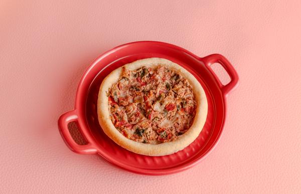 Farinha de arroz, tomate, cebola, carne bovina, óleo de girassol, fécula de batata, fécula de mandioca, açúcar demerara, tomate, farinha de grão de bico, cebolinha, sal rosa, salsinha, pasta de alho, pimenta malagueta, goma xantana, fermento biológico.
Alérgicos: contém derivados da soja. pode conter traços de aveia.
Sem Glúten
Sem Leite
(100g)