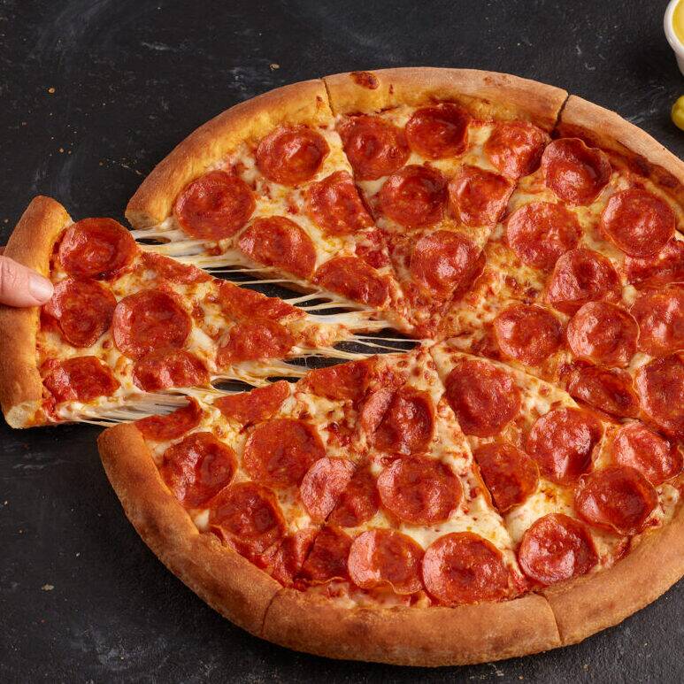 PIZZA DE PEPERONI GRANDE 14 PULGADAS
