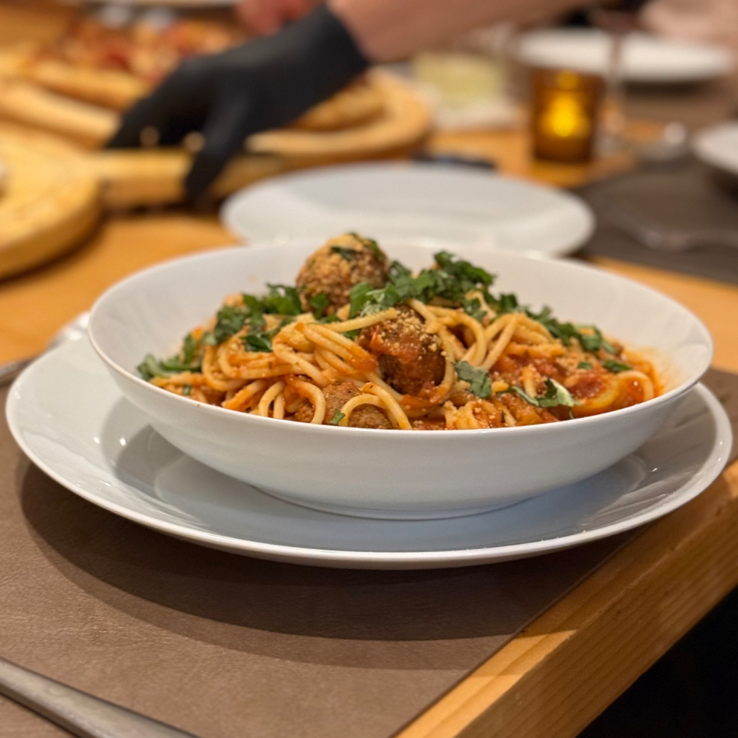 Spaghetti con Albóndigas