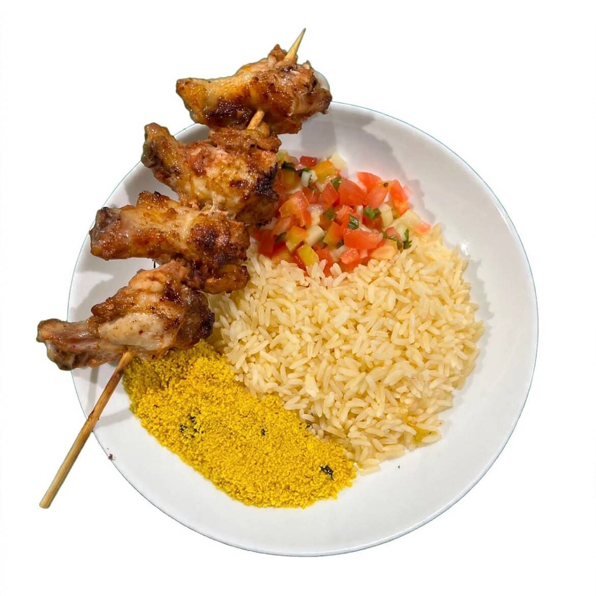 Delicioso espeto de frango, suculento e grelhado na brasa, perfeito para reunir amigos e criar momentos inesquecíveis.
