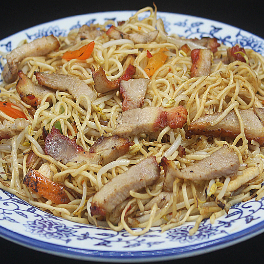 Tallarín Saltado seco al sillao con chancho