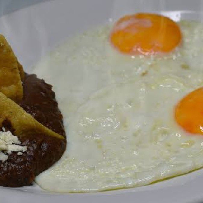 HUEVOS ESTRELLADOS