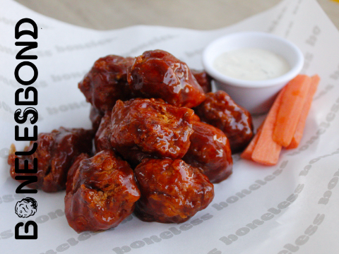 Boneless Bond (León)