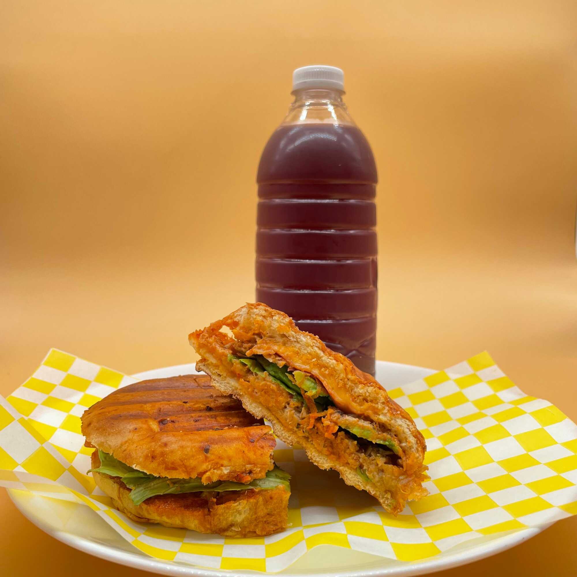 COMBO TORTA CHIPOTLE + AGUA DE JAMAICA