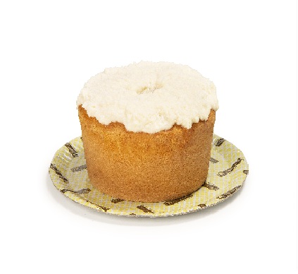 Bolo com calda cremosa de coco.