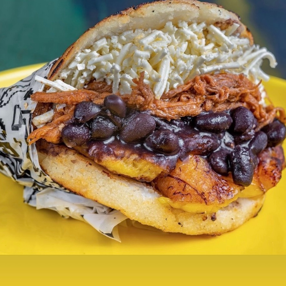 Arepa de pabellon criollo