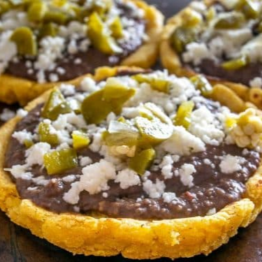 3 Sopes con Bistec + Magnum