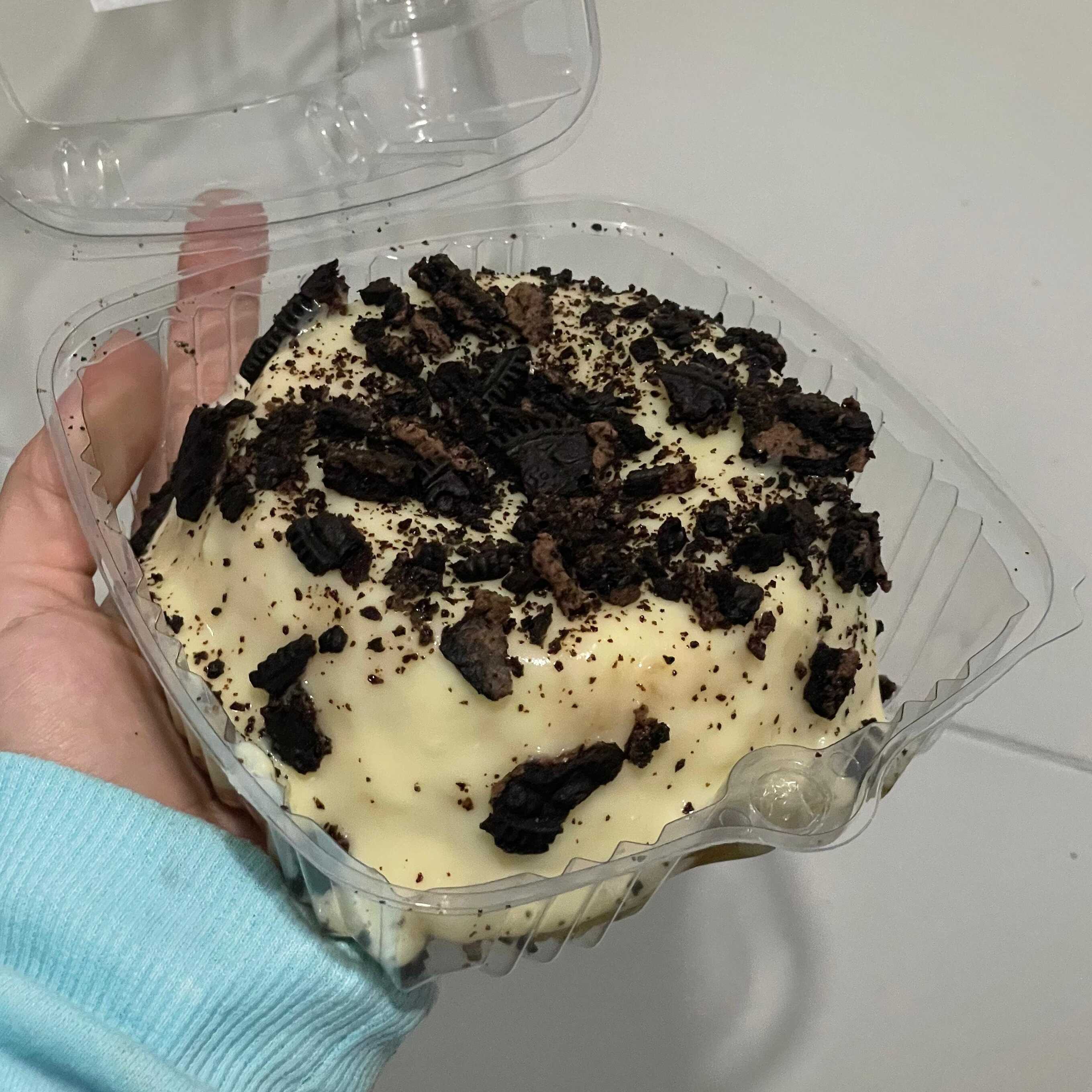 Massa de baunilha c/cobertura de creme de Oreo