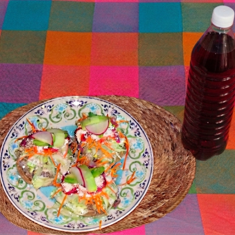 3 Antojitos + 1 Agua Fresca