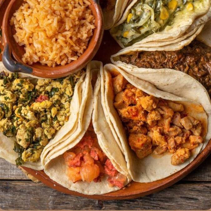 Tacos y bebidas