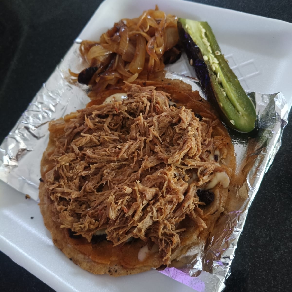 Sope de Birria con Costra de Queso