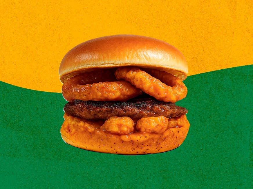 O sabor do Brasil em um só hambúrguer: pão brioche macio, hambúrguer 100g suculento, crocância do anel de cebola, nosso exclusivo Molho Fnp e o autêntico queijo coalho 70g. O Fnp Caramelo de Carne chega para celebrar a brasilidade em cada mordida.