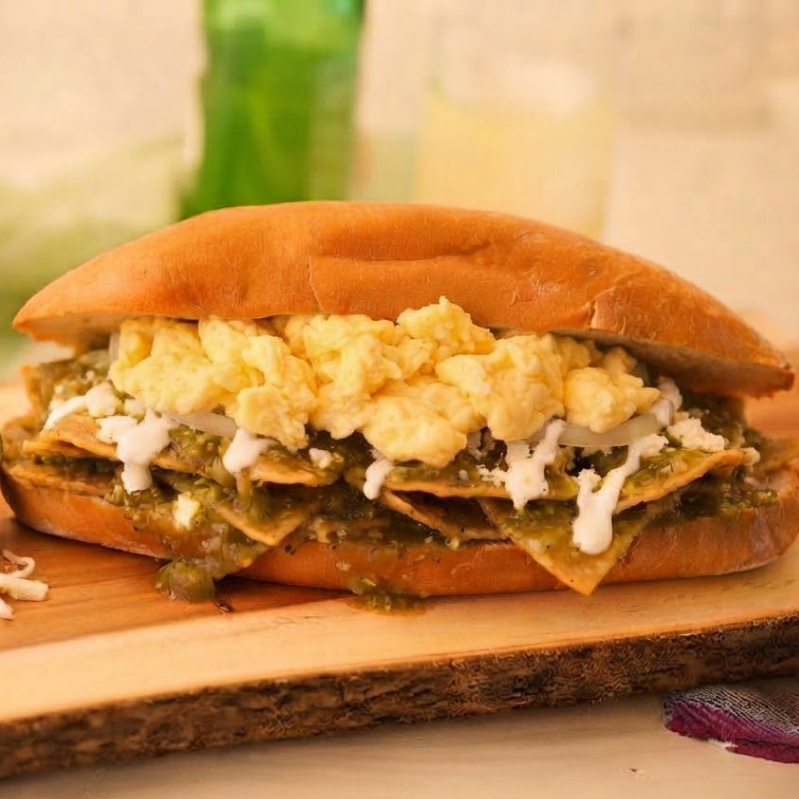 Torta de Chilaquiles con Huevo