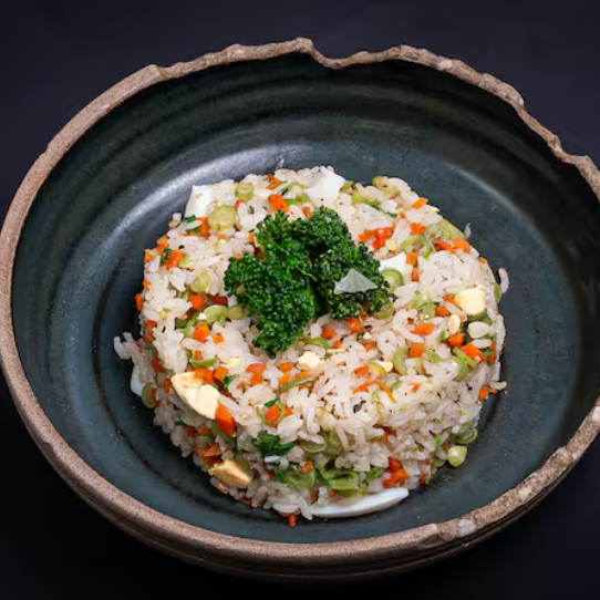 Requintado risoto de frango, ovo e o arroz japonês goohan, Sem alteração!!! Deixe sua avaliação no 99 food sobre esse pedido... Sua avaliação 5.