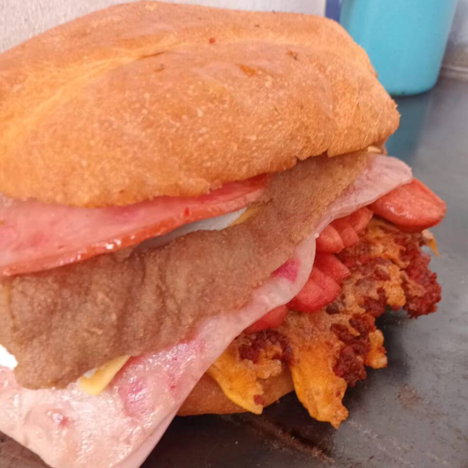 Torta de Pierna y Milanesa de Puerco