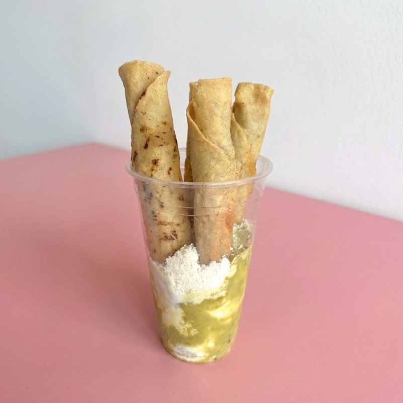 1 vaso con 3 flautas