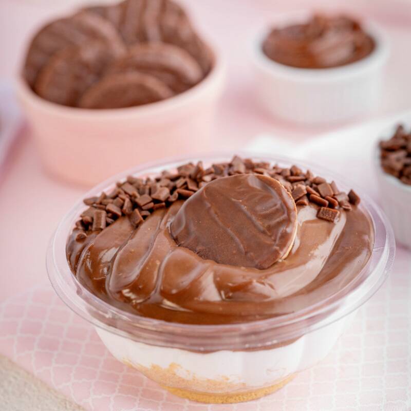 Torta Holandesa Creme especial da Bia, feito com chocolate branco, trufa de chocolate nobre, farofa de bolacha.