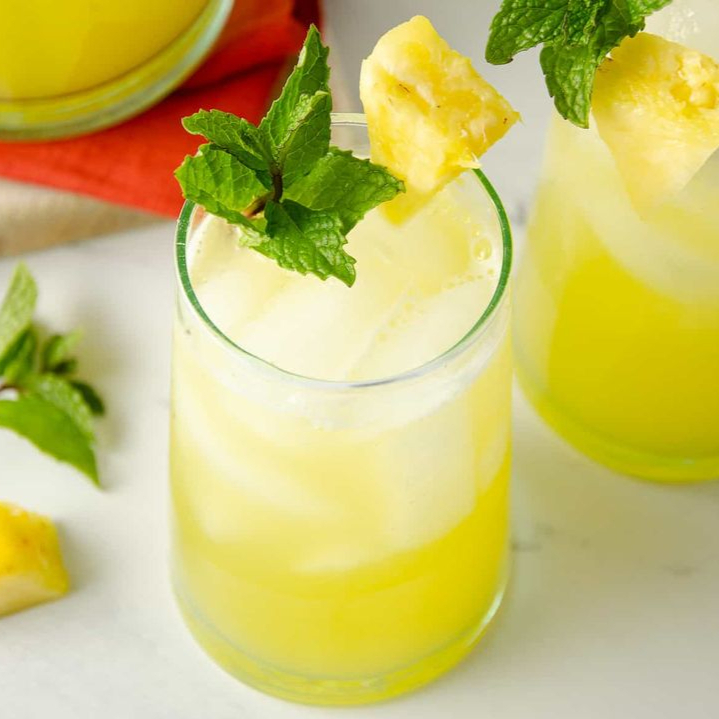 Agua de Piña & Menta